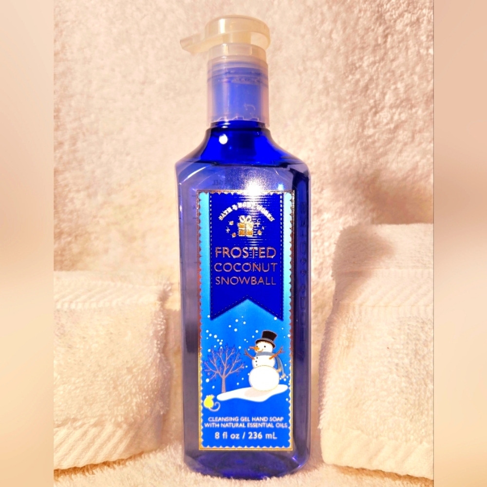 Bath & Body Works Frosted Coconut Snowball Hand Soap